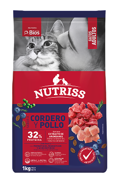Nutriss sabor cordero y pollo para gatos adultos