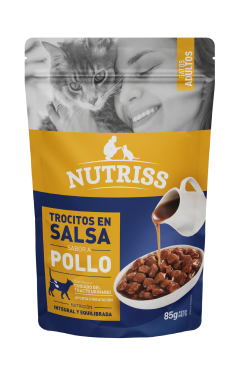 Alimento húmedo pra gatos Nutriss trocitos en salsa sabor a pollo